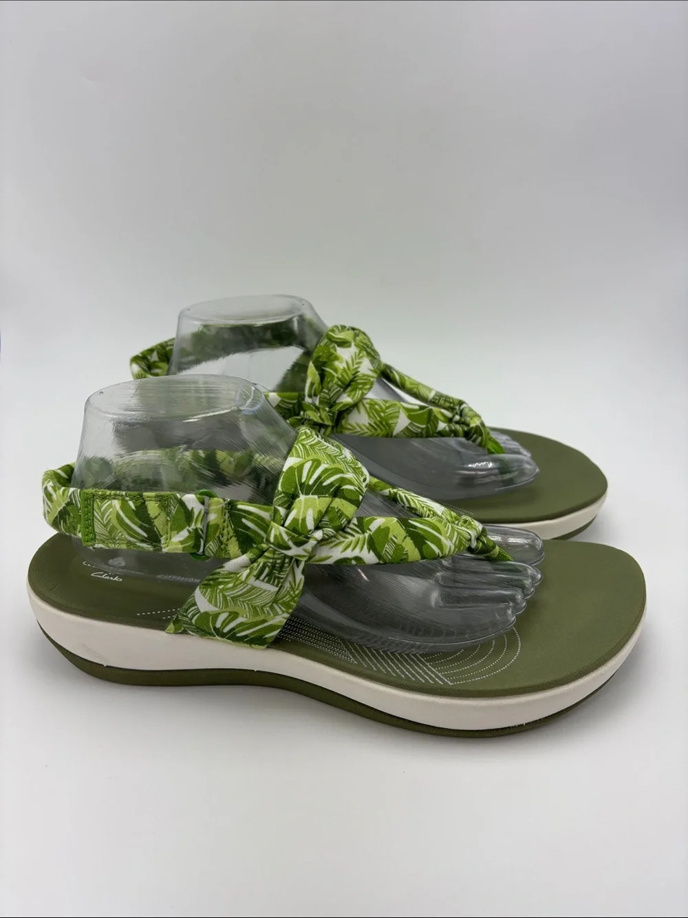 Cloudsteppers by Clarks Arla Nicole‎ Green Jersey Thong Sandals - 11W